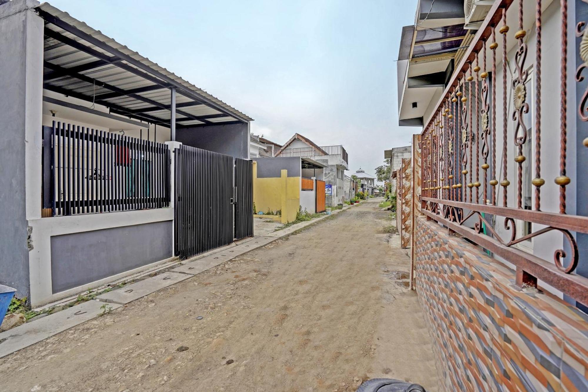 Oyo Life 91866 Paradise Ok Kost Syariah Mojokerto Exterior foto